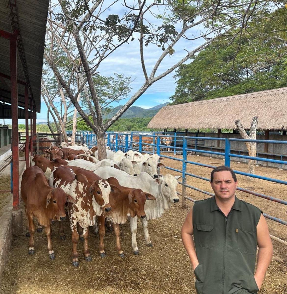 Dr. Alejandro Acosta